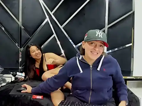 Snapshot of Alyssa_Noah chatting on 12/02/25, 04:18 Alyssa Noah online show from 12/02/25, 04:18