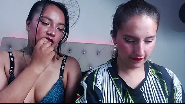 Snapshot of sharon_and_sharit chatting on 12/04/25, 03:49 sharon and sharit online show from 12/04/25, 03:49