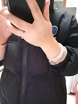 Snapshot of mimi2052 chatting on 12/03/25, 11:58 mimi2052 online show from 12/03/25, 11:58