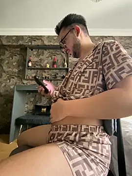 Snapshot of mcylzsd chatting on 11/30/25, 10:41 mcylzsd online show from 11/30/25, 10:41