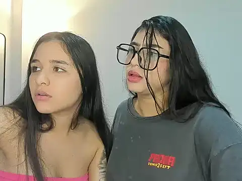Snapshot of ROUS_SWEET_ chatting on 12/02/25, 01:55 ROUS SWEET online show from 12/02/25, 01:55