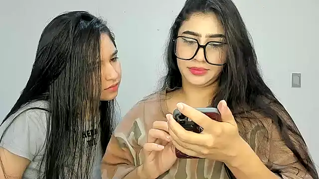 Snapshot of ROUS_SWEET_ chatting on 12/19/25, 03:19 ROUS SWEET online show from 12/19/25, 03:19