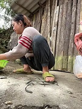 Snapshot of Thaoem chatting on 12/04/25, 05:28 Thaoem online show from 12/04/25, 05:28