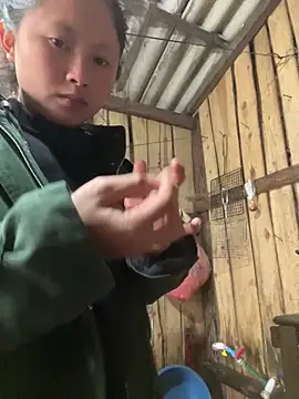 Snapshot of Thaoem chatting on 12/18/25, 04:29 Thaoem online show from 12/18/25, 04:29