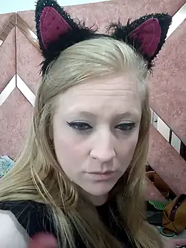 Snapshot of AliceCat_02 chatting on 12/03/25, 04:53 AliceCat 02 online show from 12/03/25, 04:53