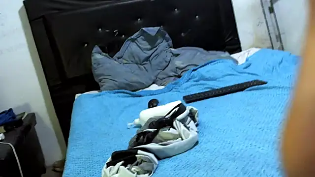 Snapshot of Alonso_parati chatting on 12/15/25, 05:01 Alonso parati online show from 12/15/25, 05:01