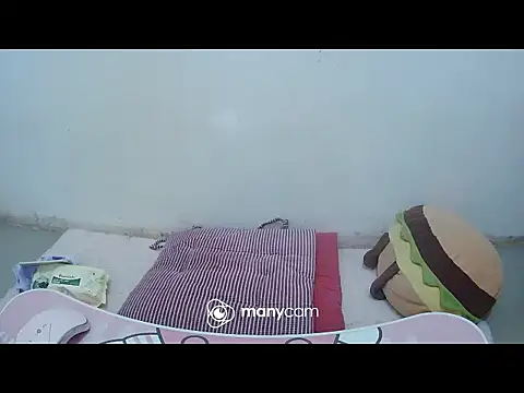 Snapshot of hottiemama69 chatting on 12/15/25, 04:28 hottiemama69 online show from 12/15/25, 04:28