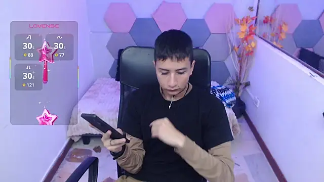 Snapshot of AngelRonson_ chatting on 12/04/25, 04:11 AngelRonson online show from 12/04/25, 04:11