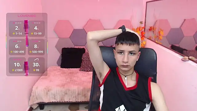 Snapshot of AngelRonson_ chatting on 12/05/25, 03:48 AngelRonson online show from 12/05/25, 03:48