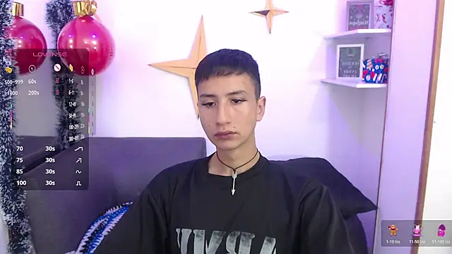 Snapshot of AngelRonson_ chatting on 12/16/25, 04:28 AngelRonson online show from 12/16/25, 04:28