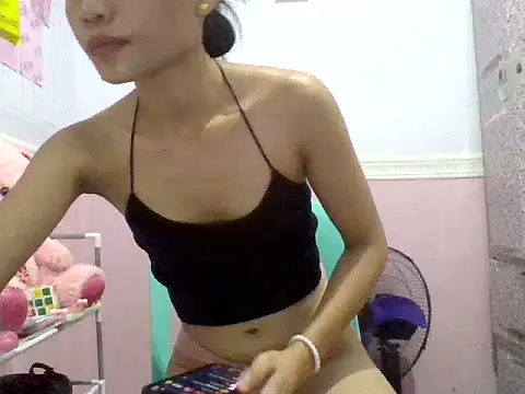 Snapshot of sweetshaila chatting on 07/18/26, 04:27 sweetshaila online show from 07/18/26, 04:27