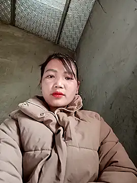 Snapshot of Maymayx2 chatting on 11/28/25, 07:44 Maymayx2 online show from 11/28/25, 07:44