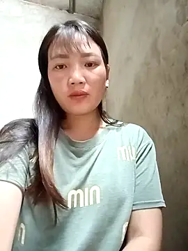 Snapshot of Maymayx2 chatting on 12/15/25, 12:15 Maymayx2 online show from 12/15/25, 12:15