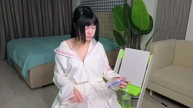 Snapshot of Kira_bae chatting on 12/04/25, 04:27 Kira bae online show from 12/04/25, 04:27