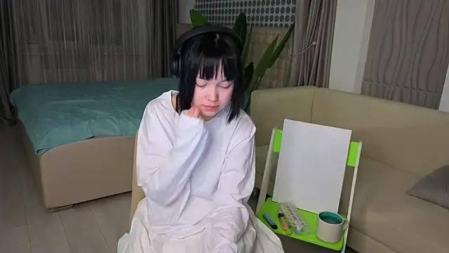 Snapshot of Kira_bae chatting on 12/14/25, 04:01 Kira bae online show from 12/14/25, 04:01