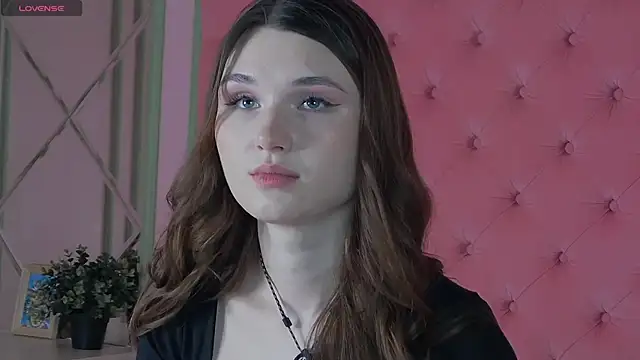 Snapshot of CrystalBrooks chatting on 12/13/25, 07:53 CrystalBrooks online show from 12/13/25, 07:53