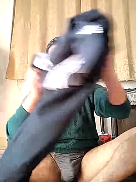 Snapshot of samnick4321 chatting on 11/28/25, 04:37 samnick4321 online show from 11/28/25, 04:37