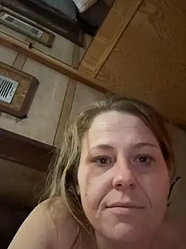 Snapshot of WhitNmike chatting on 12/18/25, 01:17 WhitNmike online show from 12/18/25, 01:17