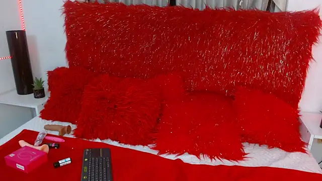 Snapshot of Valery_Roussee01 chatting on 12/13/25, 08:25 Valery Roussee01 online show from 12/13/25, 08:25