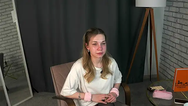 KiaOdonnel online show from 12/15/25, 07:01