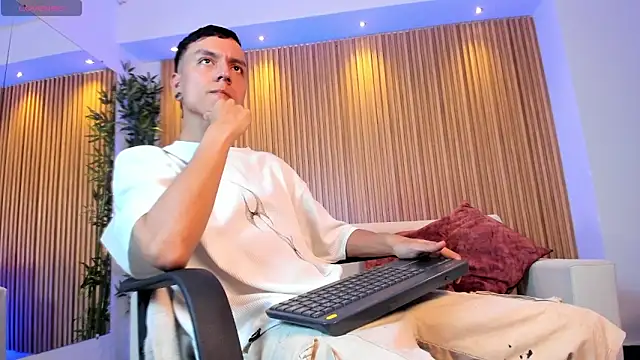 Snapshot of Bastthianxxx chatting on 12/03/25, 08:18 Bastthianxxx online show from 12/03/25, 08:18