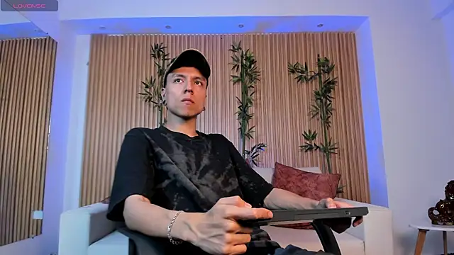 Snapshot of Bastthianxxx chatting on 12/16/25, 07:08 Bastthianxxx online show from 12/16/25, 07:08