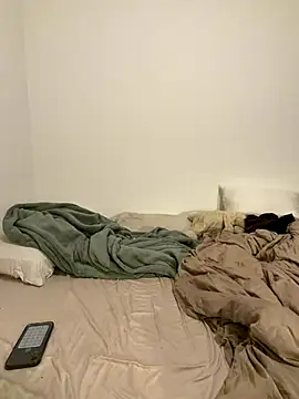 Snapshot of Alicatcua_ chatting on 12/14/25, 03:12 Alicatcua online show from 12/14/25, 03:12