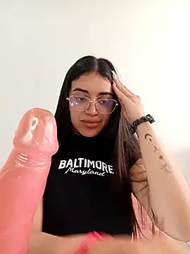 Snapshot of Violett__Rose chatting on 12/01/25, 03:06 Violett Rose online show from 12/01/25, 03:06