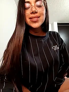 Snapshot of Violett__Rose chatting on 12/15/25, 02:16 Violett Rose online show from 12/15/25, 02:16