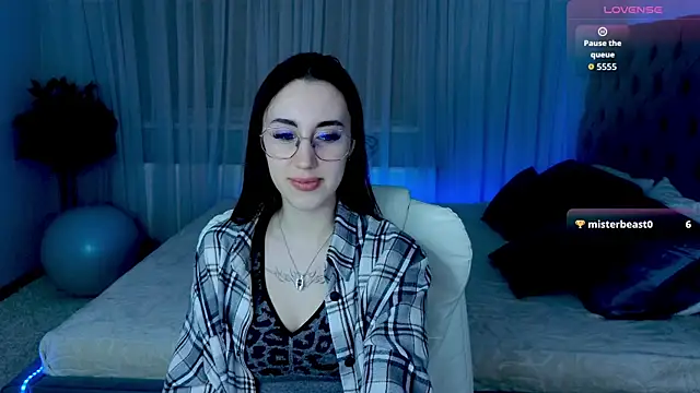 Snapshot of Miss__Linn chatting on 12/04/25, 01:31 Miss Linn online show from 12/04/25, 01:31