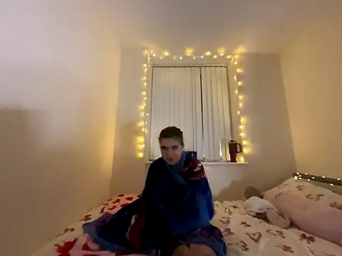 Snapshot of lucyx_xx chatting on 12/04/25, 06:05 lucyx xx online show from 12/04/25, 06:05