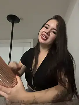 Snapshot of angely_ross1 chatting on 12/14/25, 10:09 angely ross1 online show from 12/14/25, 10:09