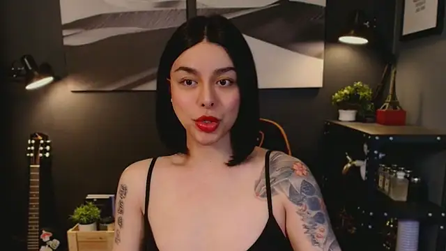 Snapshot of Kim_Kaye chatting on 11/28/25, 12:30 Kim Kaye online show from 11/28/25, 12:30