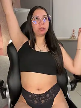 Snapshot of Magic_adry chatting on 12/17/25, 05:41 Magic adry online show from 12/17/25, 05:41