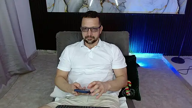 Snapshot of robert_poison1 chatting on 12/05/25, 06:26 robert poison1 online show from 12/05/25, 06:26