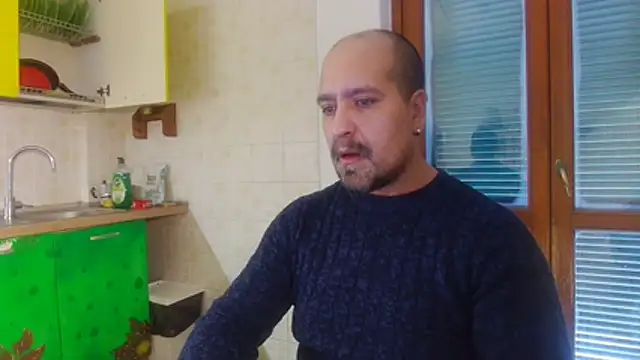 Snapshot of AMIRDIB2025 chatting on 12/14/25, 02:00 AMIRDIB2025 online show from 12/14/25, 02:00