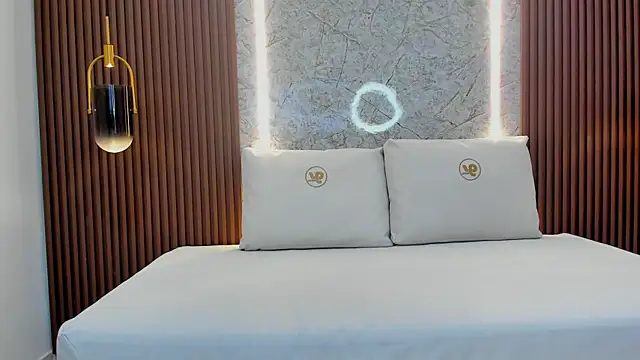 Snapshot of evony_becker_ chatting on 12/04/25, 10:35 evony becker online show from 12/04/25, 10:35