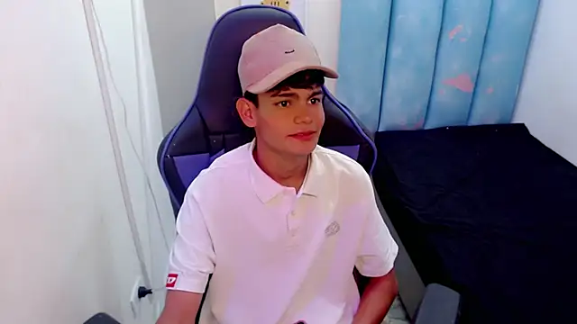 Snapshot of Lil_babyyy_ chatting on 11/28/25, 04:15 Lil babyyy online show from 11/28/25, 04:15