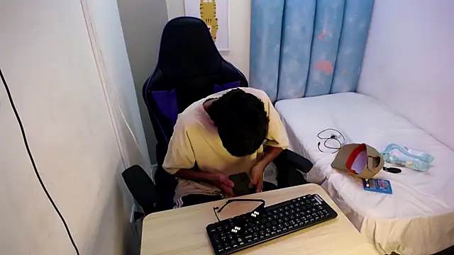 Snapshot of Lil_babyyy_ chatting on 12/03/25, 02:52 Lil babyyy online show from 12/03/25, 02:52