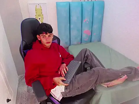 Snapshot of Lil_babyyy_ chatting on 12/14/25, 03:23 Lil babyyy online show from 12/14/25, 03:23