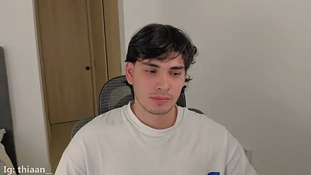 Snapshot of thiaann chatting on 11/30/25, 01:31 thiaann online show from 11/30/25, 01:31