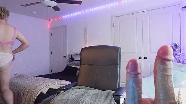 Snapshot of Mona_The_MILF chatting on 12/03/25, 08:18 Mona The MILF online show from 12/03/25, 08:18