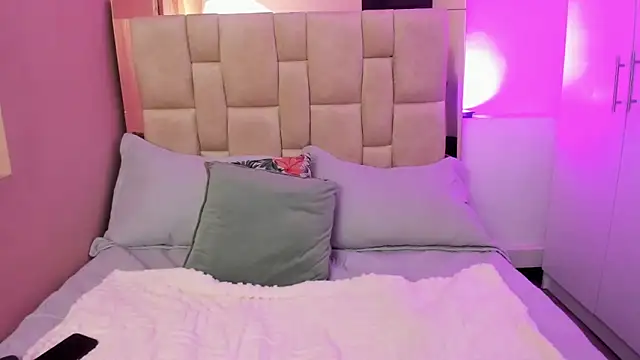 Snapshot of Nana__S chatting on 12/14/25, 03:01 Nana S online show from 12/14/25, 03:01