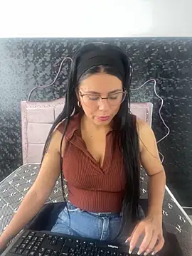 Snapshot of Alanaa_Sweet- chatting on 12/02/25, 07:42 Alanaa Sweet- online show from 12/02/25, 07:42