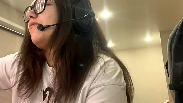 Snapshot of KerriMcbreen chatting on 12/01/25, 03:55 KerriMcbreen online show from 12/01/25, 03:55