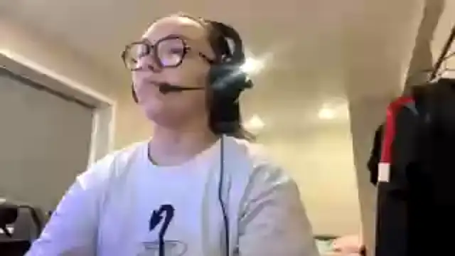 Snapshot of KerriMcbreen chatting on 12/03/25, 03:14 KerriMcbreen online show from 12/03/25, 03:14