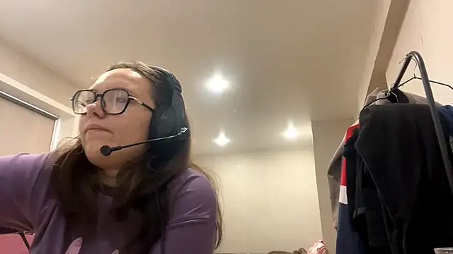 Snapshot of KerriMcbreen chatting on 12/05/25, 04:32 KerriMcbreen online show from 12/05/25, 04:32