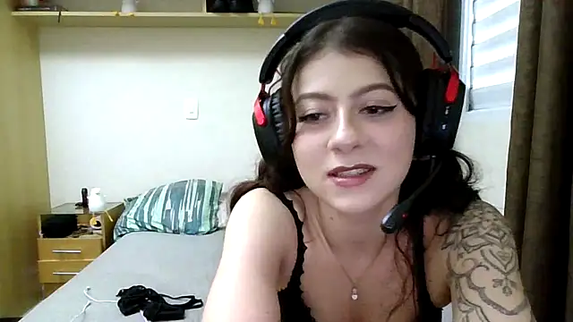 Snapshot of GabriellaManhas chatting on 03/08/26, 02:54 GabriellaManhas online show from 03/08/26, 02:54