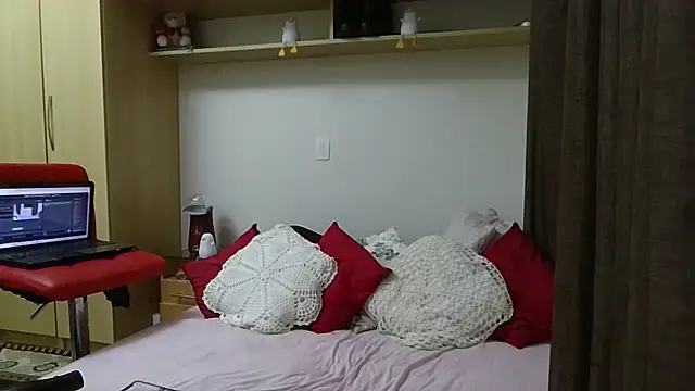 Snapshot of GabriellaManhas chatting on 03/12/26, 10:05 GabriellaManhas online show from 03/12/26, 10:05