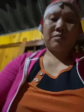 Snapshot of LeoPet2x chatting on 12/04/25, 01:31 LeoPet2x online show from 12/04/25, 01:31